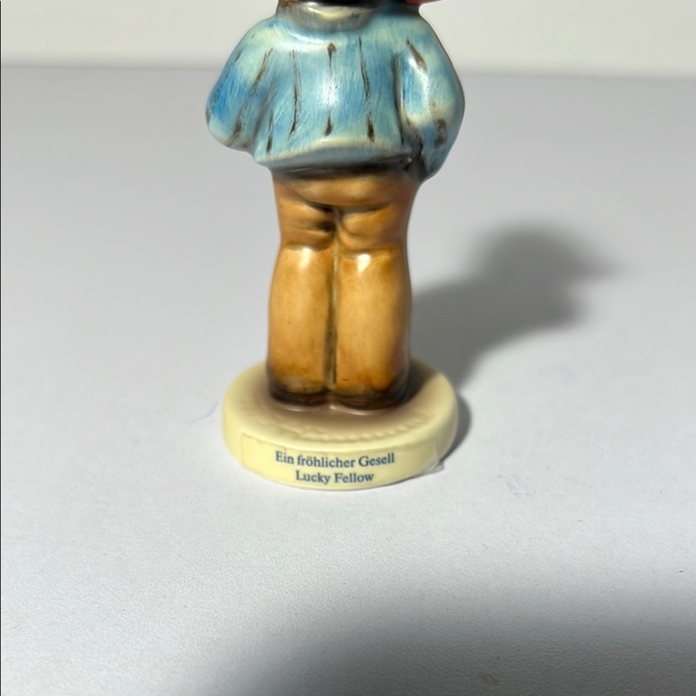 Charming Hummel Boy Figurine with Orange Scarf “Lucky Fellow” 1989. GH117 - Picture 3 of 4